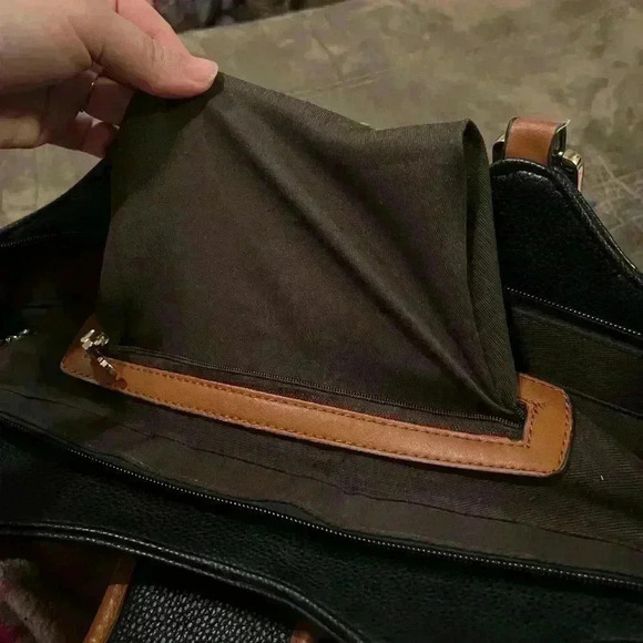 Stauer Black/Brown Shoulder Bag w/ lots of compartments Gold tone logo hardware - Picture 4 of 12